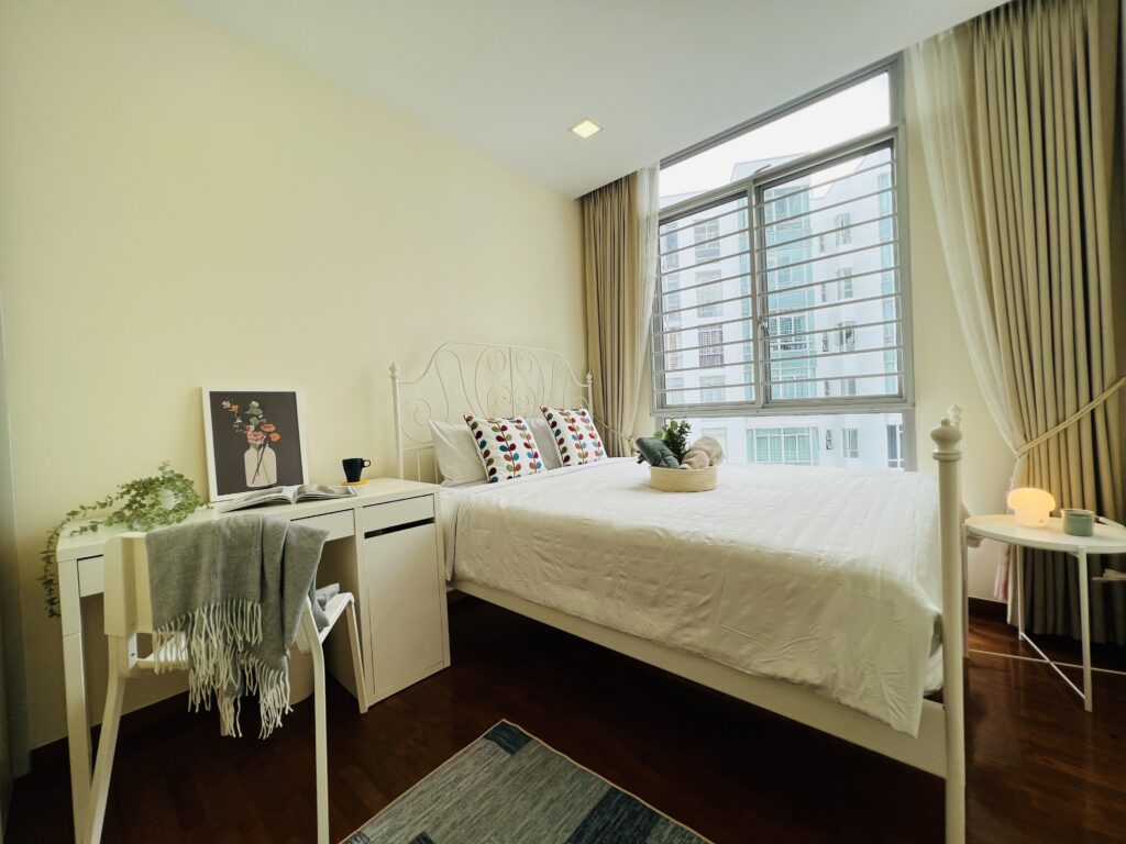 Fully Furnished, Comfy and Affordable Common Room For Rent near Lakeside MRT, Jurong West, The Lakeshore - Great Location and Amenities