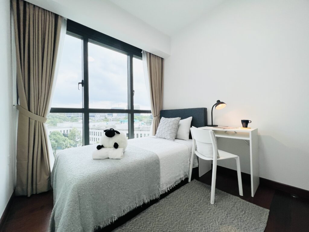 Fully Furnished and Spacious Common Room for Rent in Kent Ridge, Buona Vista, One-North, Normanton Park - Great Location and Amenities